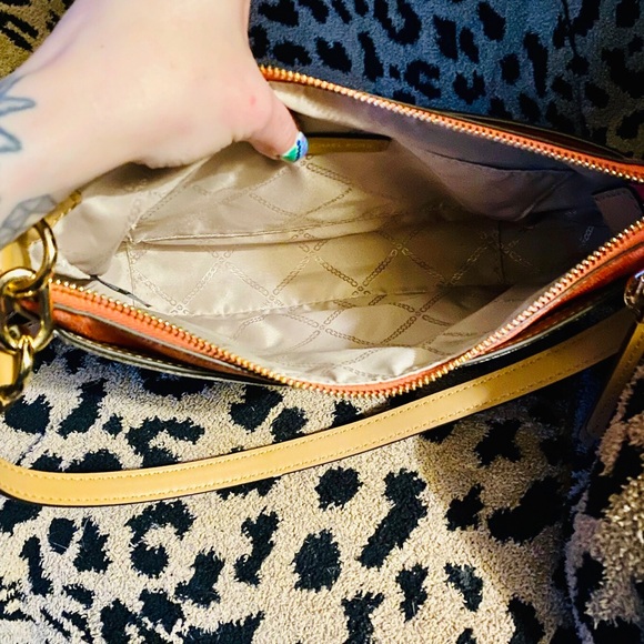 NWOT MICHAEL Michael Kors Leather Saddle/Crossbody Comes with Removable Strap - Picture 9 of 15